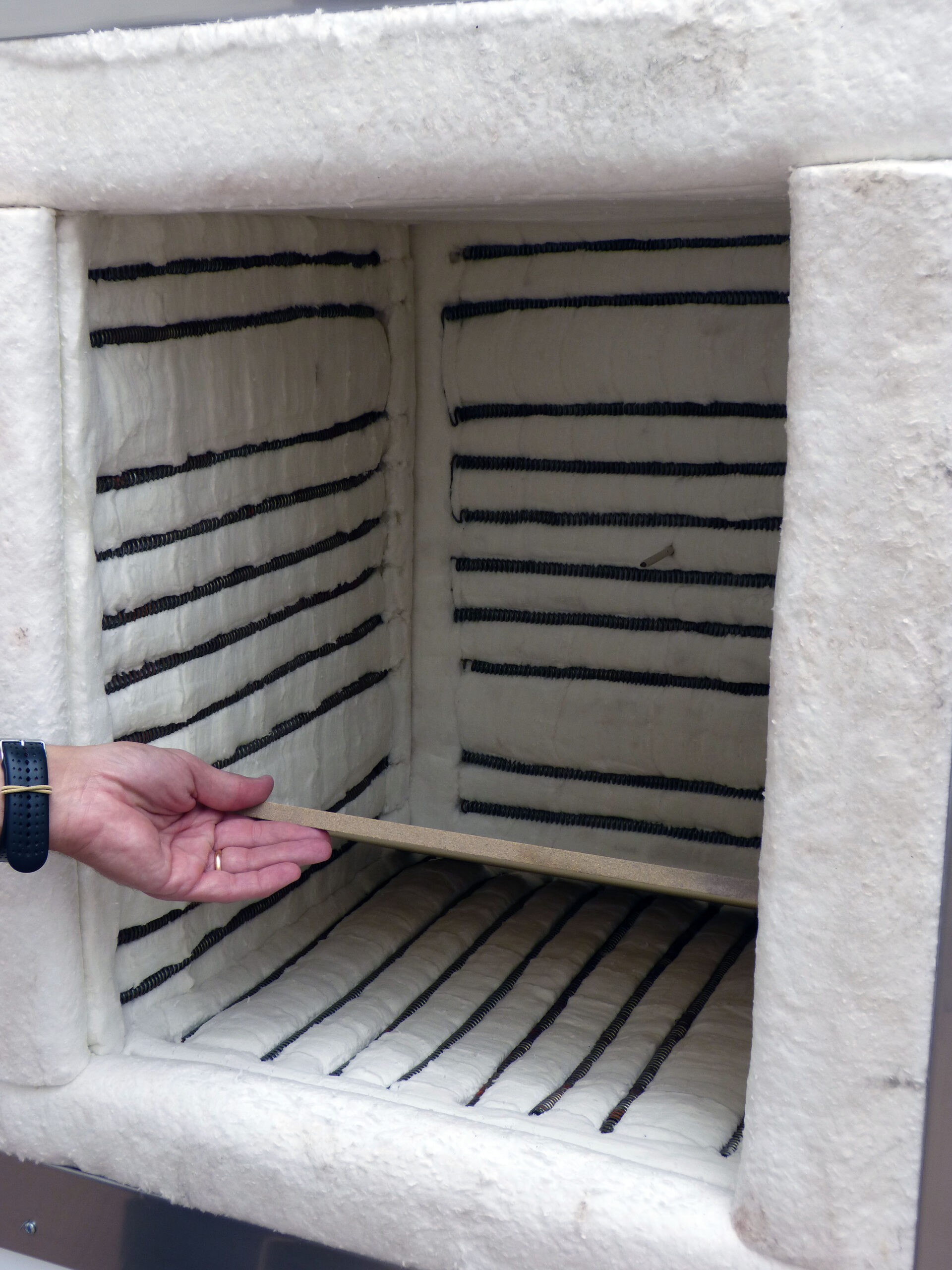 HTE-10 levantando placa